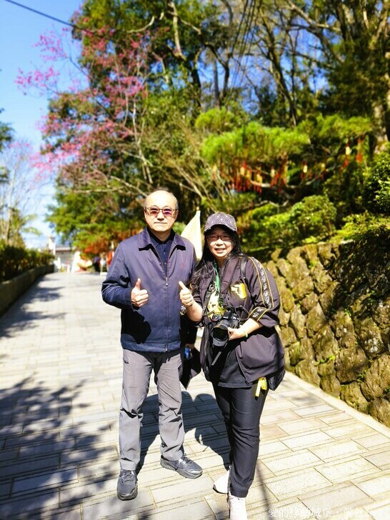 台北市文山區【台北指南宮 大漁櫻盛開】搭乘貓空纜車 俯瞰粉嫩櫻花交織的美景 指南宮站 浪漫櫻花正盛開 祈福蛇年平安好運到 愛就跟我一起 走靜貓空 賞花趣 !