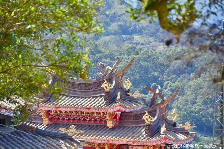 台北市文山區【台北指南宮 大漁櫻盛開】搭乘貓空纜車 俯瞰粉嫩櫻花交織的美景 指南宮站 浪漫櫻花正盛開 祈福蛇年平安好運到 愛就跟我一起 走靜貓空 賞花趣 !