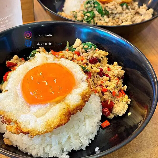 泰國MOOMGAPAO มุมกะเพรา ท่ามหาราช|曼谷美食旅遊景點推薦 @neru.foodie / 丸の良食