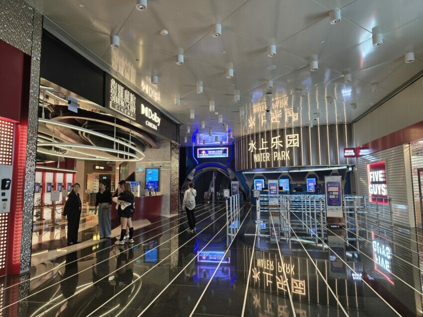 澳門2025【澳門新濠影匯酒店住宿】8字摩天輪、遊樂設施、接駁車、交通方式全攻略！