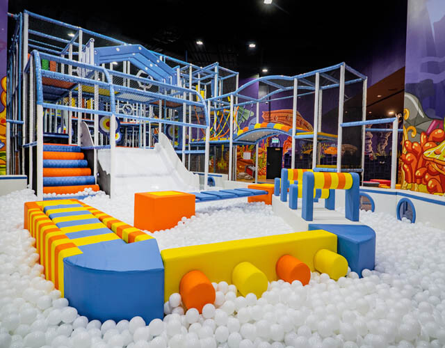 澳門2025【澳門新濠影匯酒店住宿】8字摩天輪、遊樂設施、接駁車、交通方式全攻略！