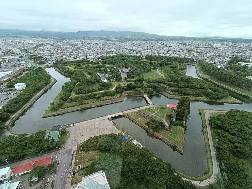日本2024東京北海道|函館市電、五稜郭塔登高望遠~來五稜郭必吃MILKISSIMO義式冰淇淋!