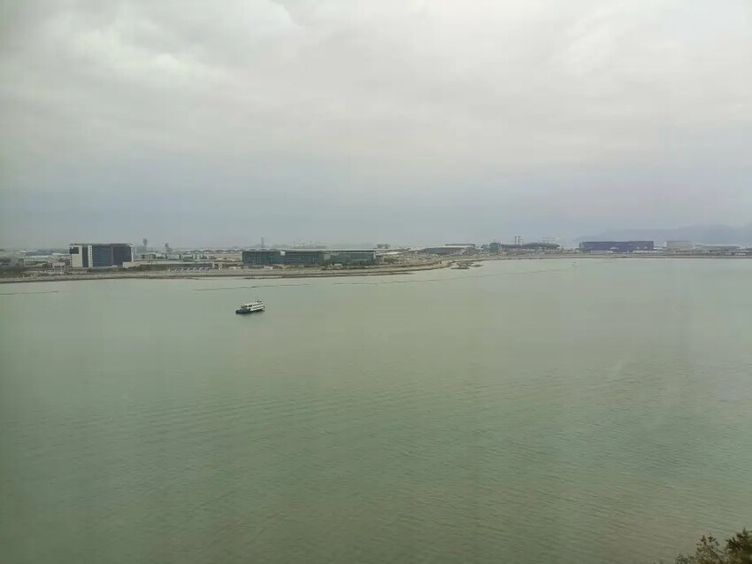 香港2024香港澳門|香港東涌世茂喜來登酒店。浴室水壓強、出水快、地板超止滑!飯店提供到東涌站免費接駁車!