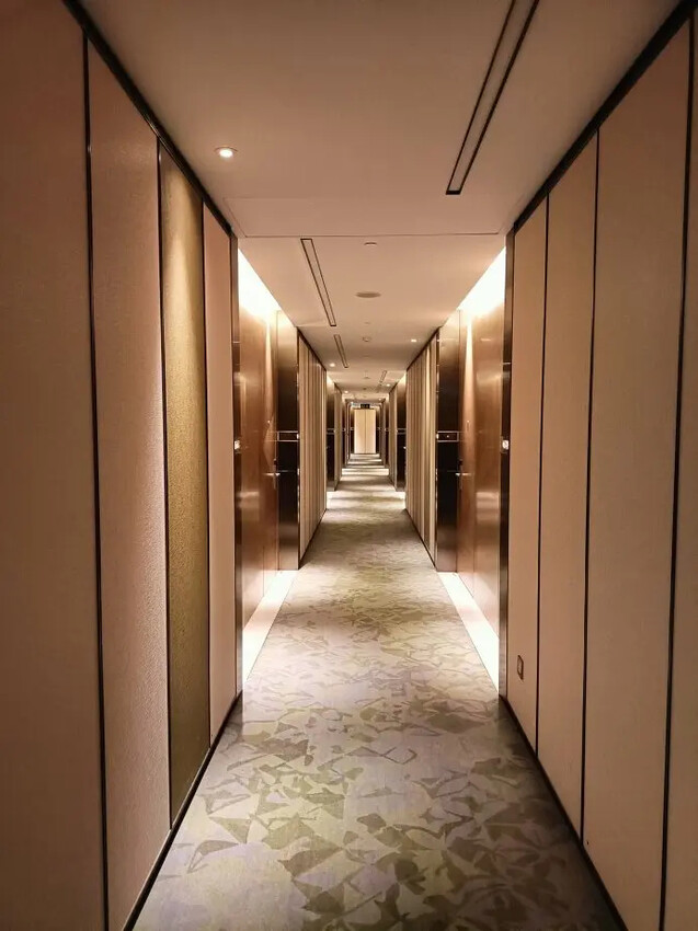 香港2024香港澳門|香港東涌世茂喜來登酒店。浴室水壓強、出水快、地板超止滑!飯店提供到東涌站免費接駁車!