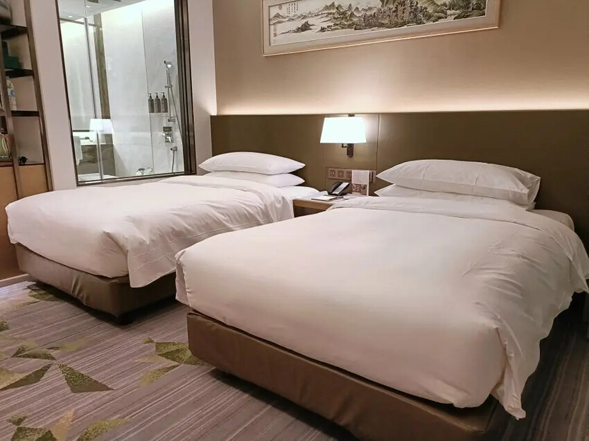 香港2024香港澳門|香港東涌世茂喜來登酒店。浴室水壓強、出水快、地板超止滑!飯店提供到東涌站免費接駁車!