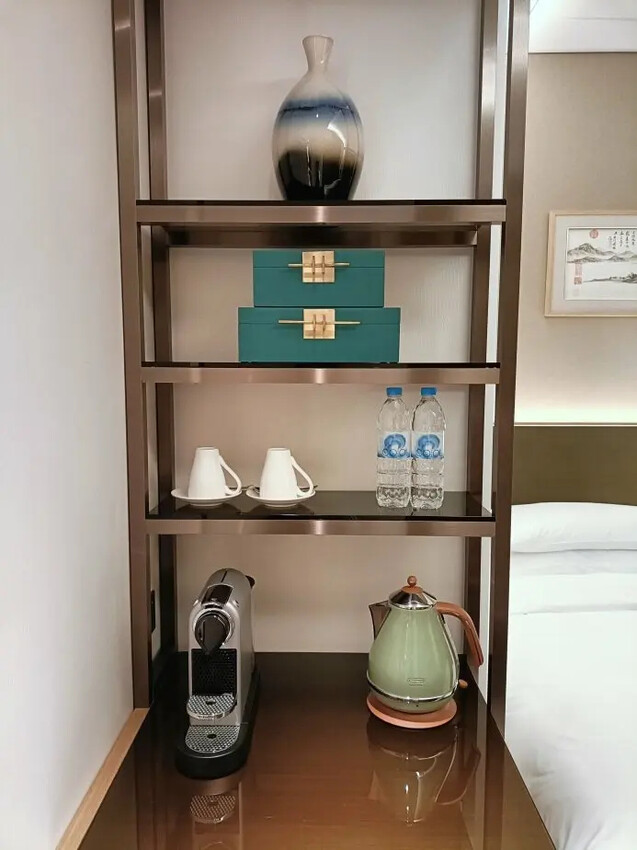 香港2024香港澳門|香港東涌世茂喜來登酒店。浴室水壓強、出水快、地板超止滑!飯店提供到東涌站免費接駁車!