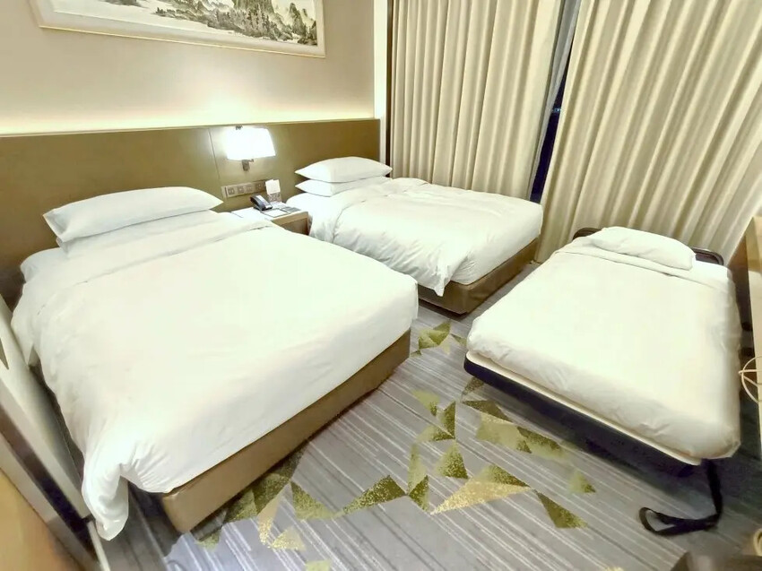 香港2024香港澳門|香港東涌世茂喜來登酒店。浴室水壓強、出水快、地板超止滑!飯店提供到東涌站免費接駁車!