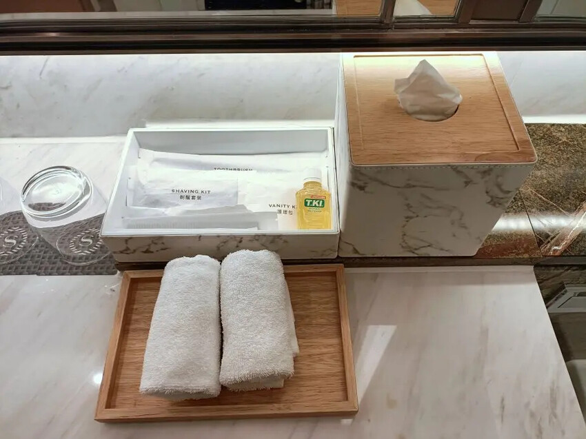 香港2024香港澳門|香港東涌世茂喜來登酒店。浴室水壓強、出水快、地板超止滑!飯店提供到東涌站免費接駁車!