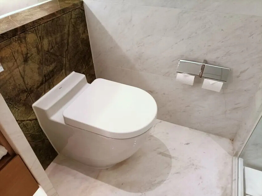 香港2024香港澳門|香港東涌世茂喜來登酒店。浴室水壓強、出水快、地板超止滑!飯店提供到東涌站免費接駁車!