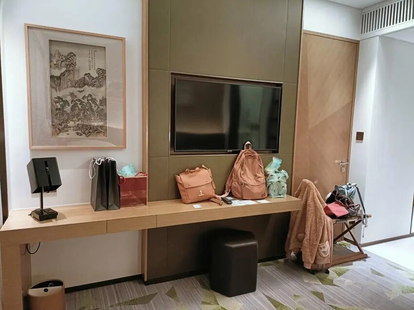 香港2024香港澳門|香港東涌世茂喜來登酒店。浴室水壓強、出水快、地板超止滑!飯店提供到東涌站免費接駁車!