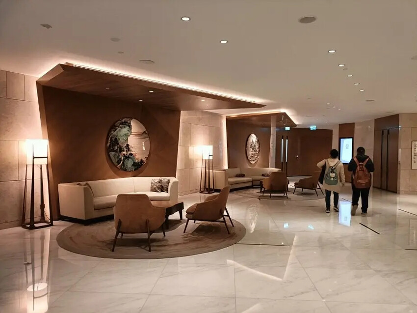 香港2024香港澳門|香港東涌世茂喜來登酒店。浴室水壓強、出水快、地板超止滑!飯店提供到東涌站免費接駁車!