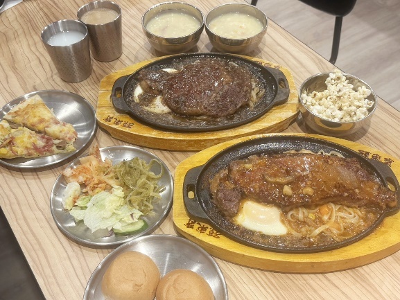 新北市板橋區【新北美食】孫東寶台式牛排教父PLUS館，餐點再升級，吃得飽也吃得更好！新北最強孫東寶板橋國慶店，新菜單【板橋美食】板橋聚餐推薦