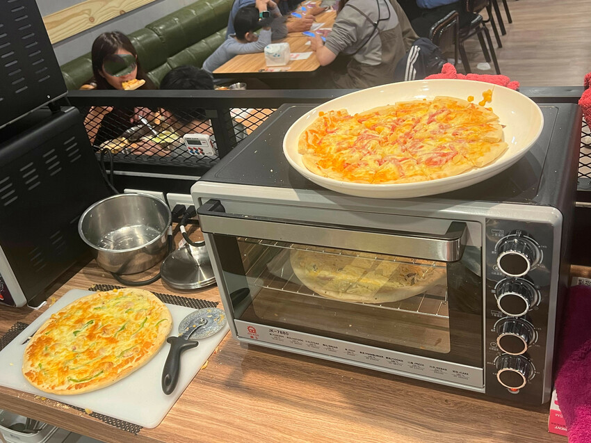 新北市板橋區【新北美食】孫東寶台式牛排教父PLUS館，餐點再升級，吃得飽也吃得更好！新北最強孫東寶板橋國慶店，新菜單【板橋美食】板橋聚餐推薦