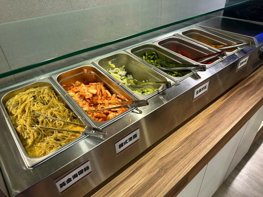 新北市板橋區【新北美食】孫東寶台式牛排教父PLUS館，餐點再升級，吃得飽也吃得更好！新北最強孫東寶板橋國慶店，新菜單【板橋美食】板橋聚餐推薦