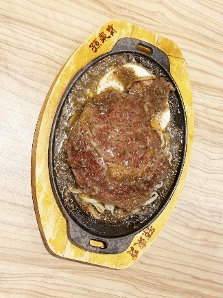 新北市板橋區【新北美食】孫東寶台式牛排教父PLUS館，餐點再升級，吃得飽也吃得更好！新北最強孫東寶板橋國慶店，新菜單【板橋美食】板橋聚餐推薦
