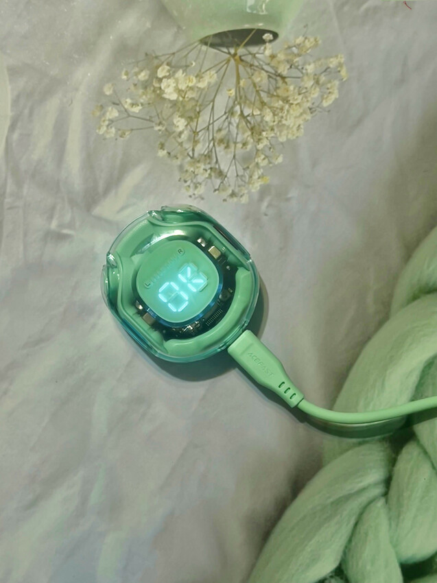 【藍牙耳機】有顏值有內涵的3C產品，ACEFAST Crystal T8 小晶彩真無線藍牙耳機，時尚穿搭必備，讓耳朵談戀愛！【數位產品】