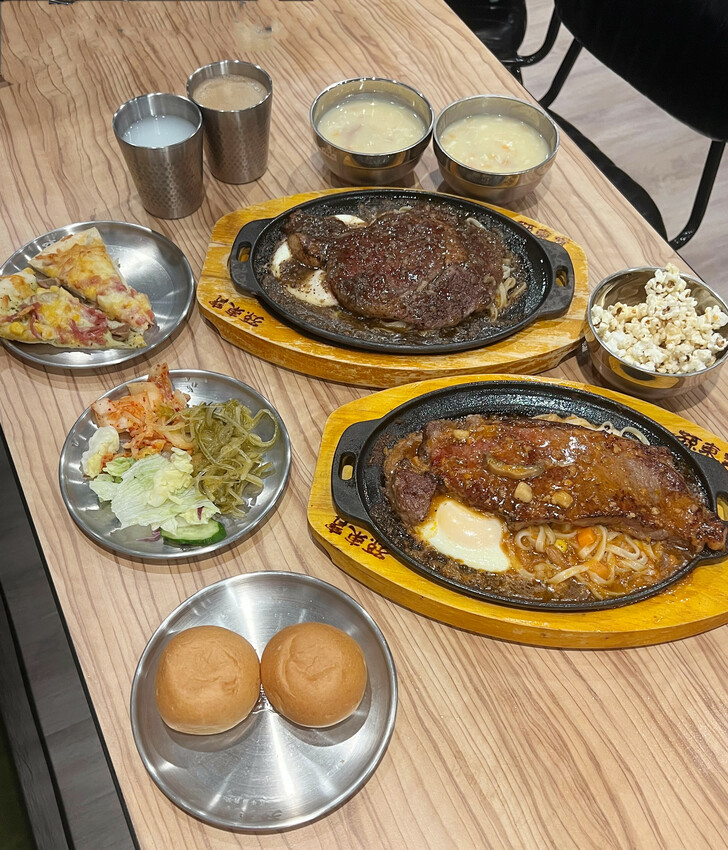 新北市板橋區【新北美食】孫東寶台式牛排教父PLUS館，餐點再升級，吃得飽也吃得更好！新北最強孫東寶板橋國慶店，新菜單【板橋美食】板橋聚餐推薦