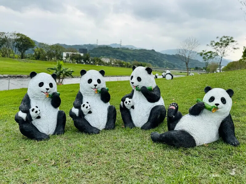 【安農溪驛站】超萌貓熊藝術裝置現身安農溪畔,快來拍照打卡遛小 【安農溪驛站】超萌貓熊藝術裝置現身安農溪畔,快來拍照打卡遛小