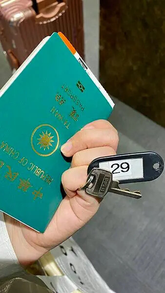 日本【日本住宿】東京一人獨旅｜淺草 LIGHTNING HOTEL 閃電飯店膠囊旅館開箱