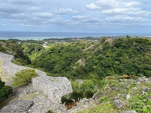 【日本沖繩親子景點推薦】今歸仁城跡怎麼玩？交通、歷史、景點攻