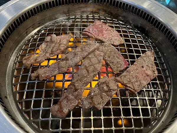 【日本沖繩必吃美食、和牛推薦】燒肉本部牧場｜焼肉もとぶ牧場 