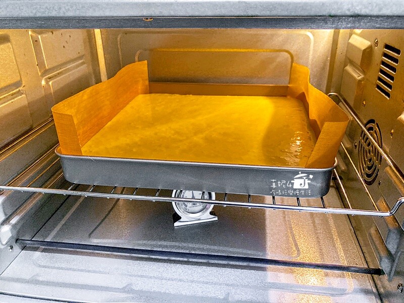 烘焙筆記│夢龍脆皮草莓蛋糕捲，鮮奶油果醬夾心就像冰淇淋一樣絲滑