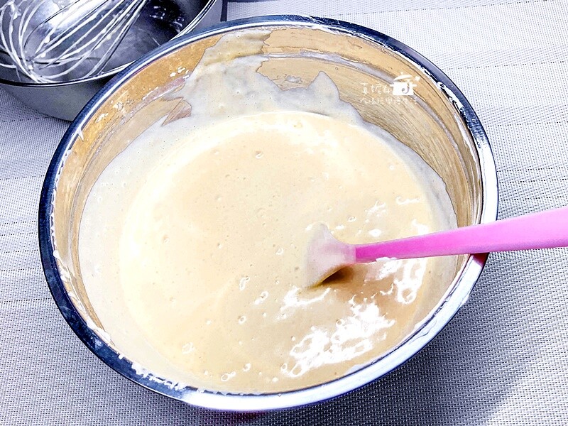 烘焙筆記│夢龍脆皮草莓蛋糕捲，鮮奶油果醬夾心就像冰淇淋一樣絲滑