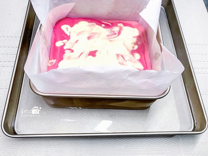 烘焙筆記│石榴軟心芝士蛋糕,調色來自好吃也好看的果汁粉