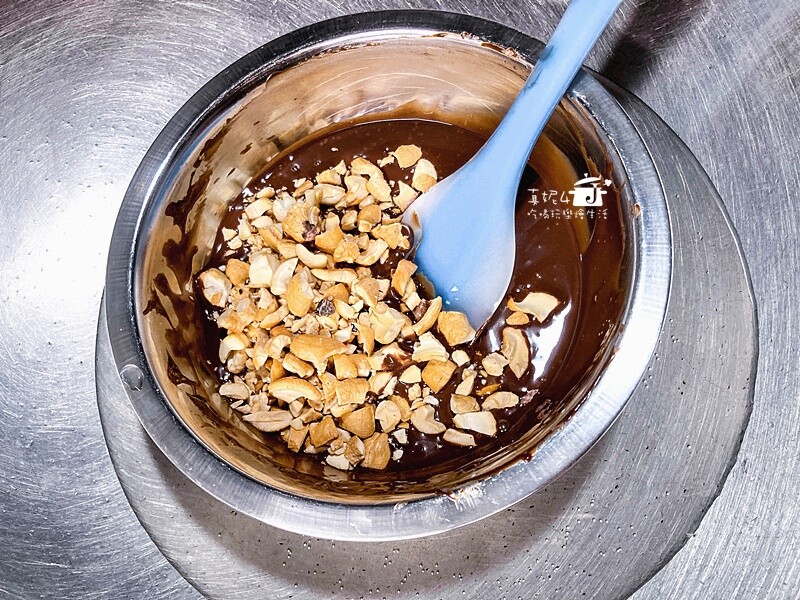 烘焙筆記│夢龍脆皮草莓蛋糕捲，鮮奶油果醬夾心就像冰淇淋一樣絲滑