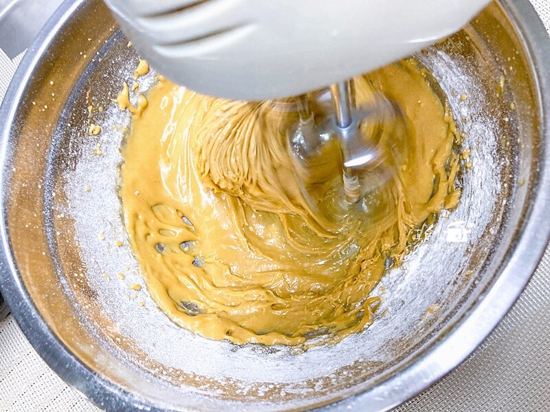 烘焙筆記│咖啡蛋糕捲,用咖啡抹醬取代咖啡液入口即化的柔軟度