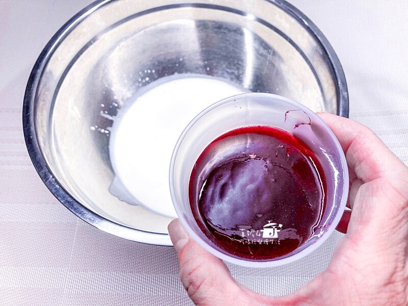 烘焙筆記│夢龍脆皮草莓蛋糕捲，鮮奶油果醬夾心就像冰淇淋一樣絲滑