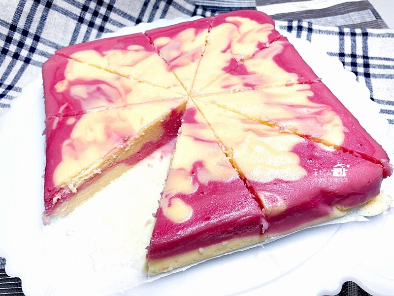 烘焙筆記│石榴軟心芝士蛋糕,調色來自好吃也好看的果汁粉