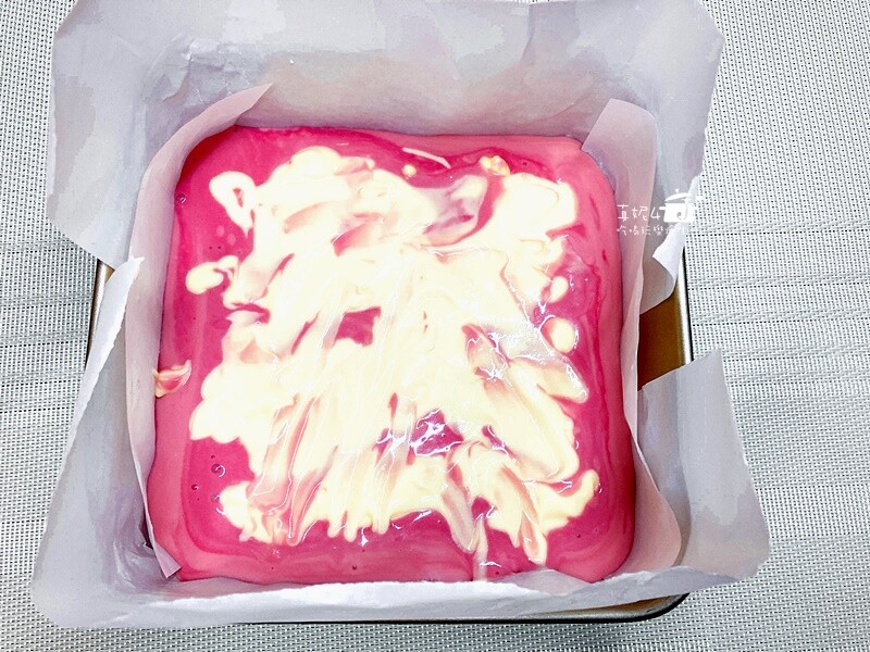 烘焙筆記│石榴軟心芝士蛋糕,調色來自好吃也好看的果汁粉