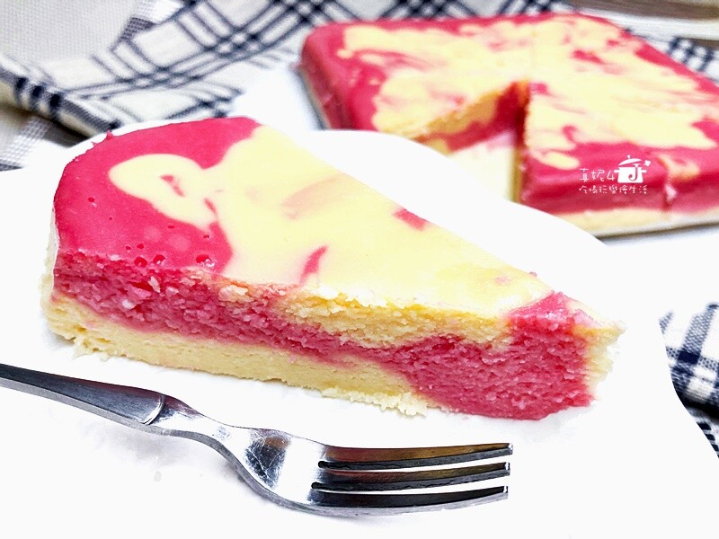 烘焙筆記│石榴軟心芝士蛋糕,調色來自好吃也好看的果汁粉