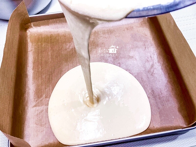 烘焙筆記│夢龍脆皮草莓蛋糕捲，鮮奶油果醬夾心就像冰淇淋一樣絲滑