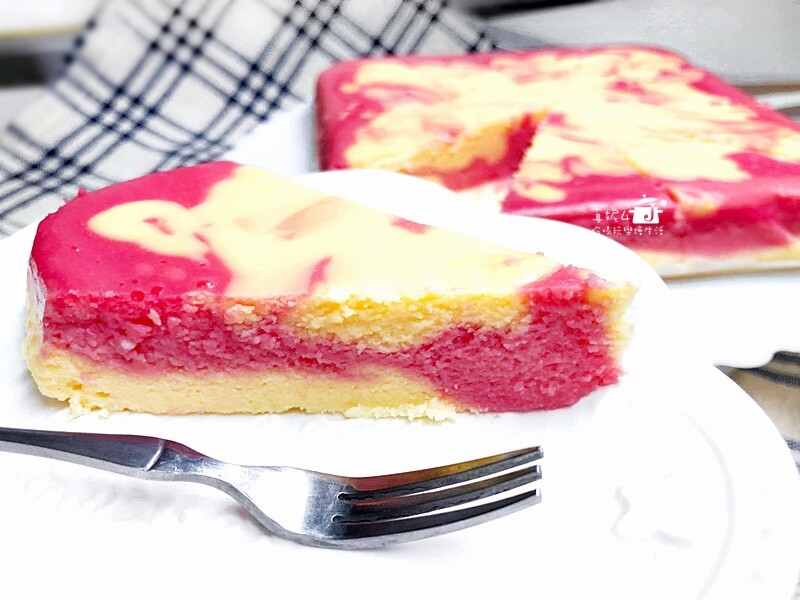 烘焙筆記│石榴軟心芝士蛋糕,調色來自好吃也好看的果汁粉