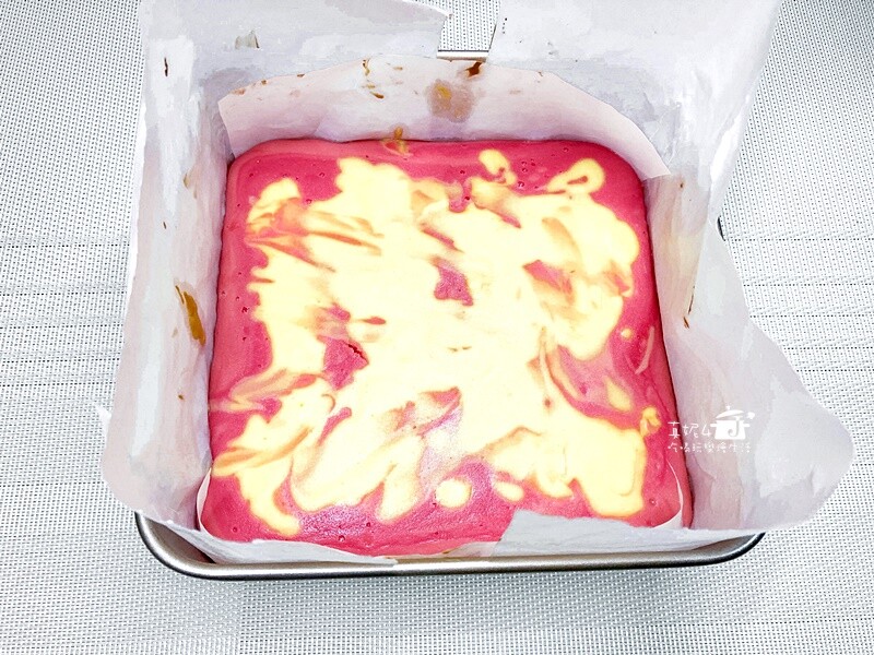 烘焙筆記│石榴軟心芝士蛋糕,調色來自好吃也好看的果汁粉