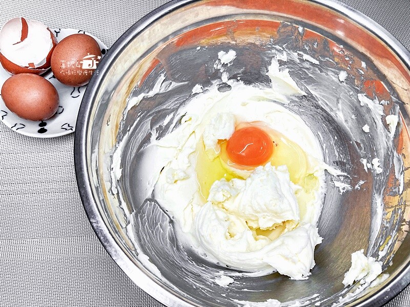 烘焙筆記│石榴軟心芝士蛋糕,調色來自好吃也好看的果汁粉