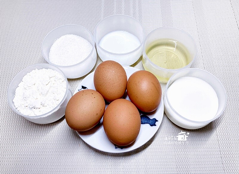 烘焙筆記│夢龍脆皮草莓蛋糕捲，鮮奶油果醬夾心就像冰淇淋一樣絲滑