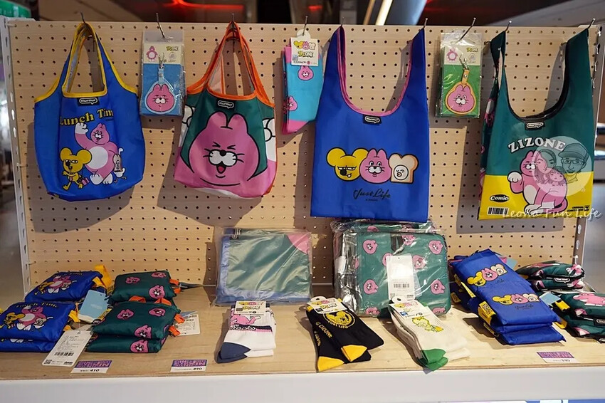 韓國超人氣粉紅貓台中登場!!ZIZONE夏日假期快閃店粉嫩可愛周邊、拍貼機，只到10/27!!