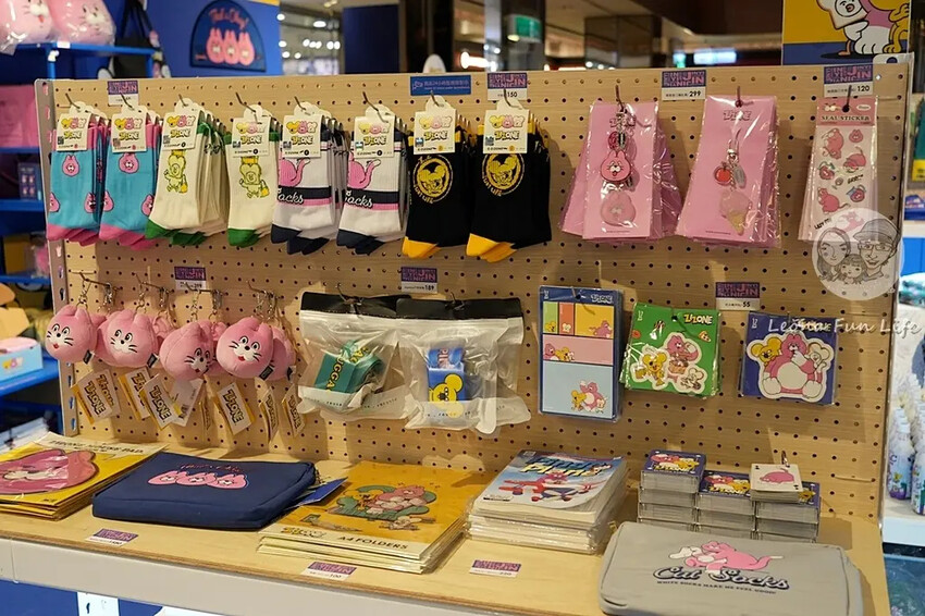 韓國超人氣粉紅貓台中登場!!ZIZONE夏日假期快閃店粉嫩可愛周邊、拍貼機，只到10/27!!