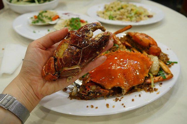 香港◎【香港 四天自由行攻略(day1.)】太銷魂必吃~橋底辣蟹,華仔迷必追~聰嫂甜品,維港遊必搭~張保仔號!
