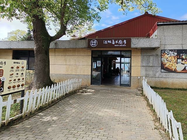 初鹿牧場 | 台東必遊親子景點.寬廣草原令人心曠神怡.近距離餵食動物好好玩!