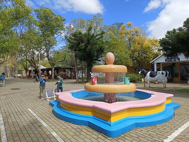 初鹿牧場 | 台東必遊親子景點.寬廣草原令人心曠神怡.近距離餵食動物好好玩!