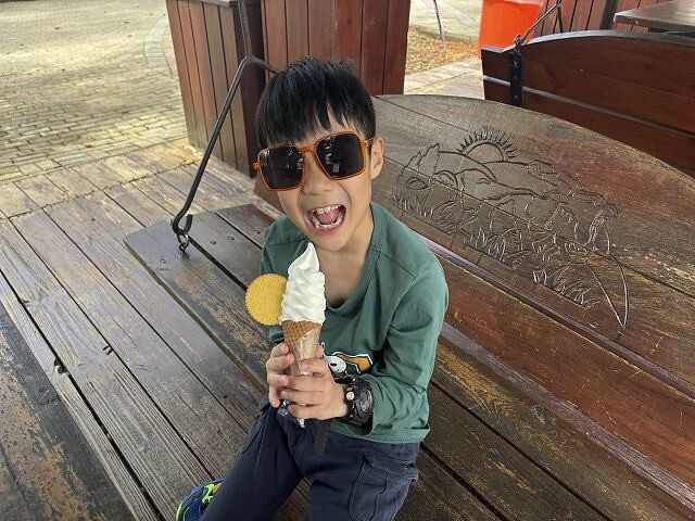 初鹿牧場 | 台東必遊親子景點.寬廣草原令人心曠神怡.近距離餵食動物好好玩!