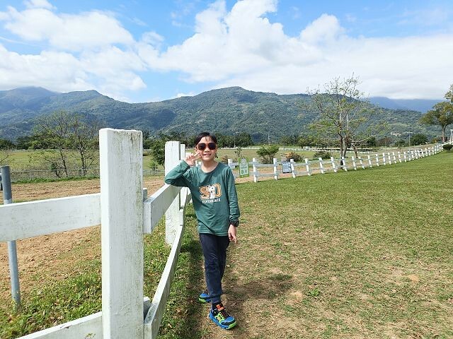 初鹿牧場 | 台東必遊親子景點.寬廣草原令人心曠神怡.近距離餵食動物好好玩!