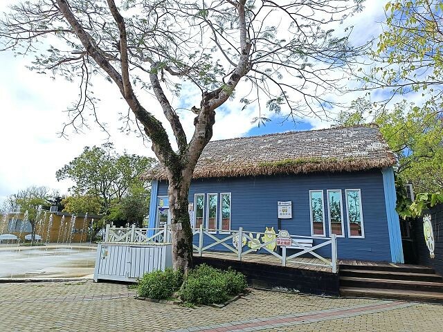 初鹿牧場 | 台東必遊親子景點.寬廣草原令人心曠神怡.近距離餵食動物好好玩!