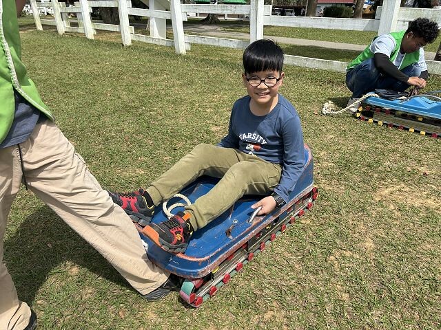 初鹿牧場 | 台東必遊親子景點.寬廣草原令人心曠神怡.近距離餵食動物好好玩!