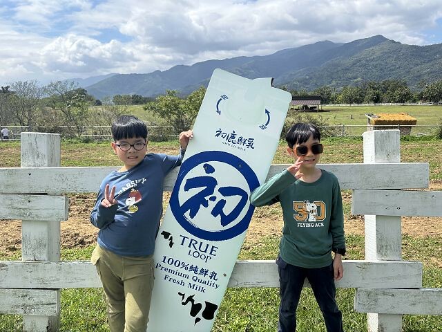 初鹿牧場 | 台東必遊親子景點.寬廣草原令人心曠神怡.近距離餵食動物好好玩!