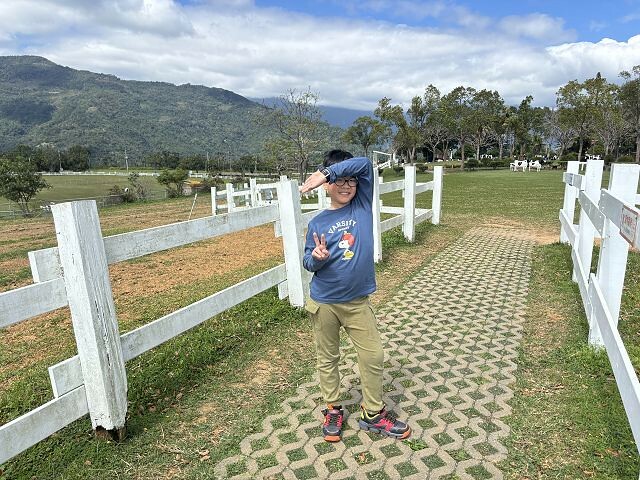 初鹿牧場 | 台東必遊親子景點.寬廣草原令人心曠神怡.近距離餵食動物好好玩!